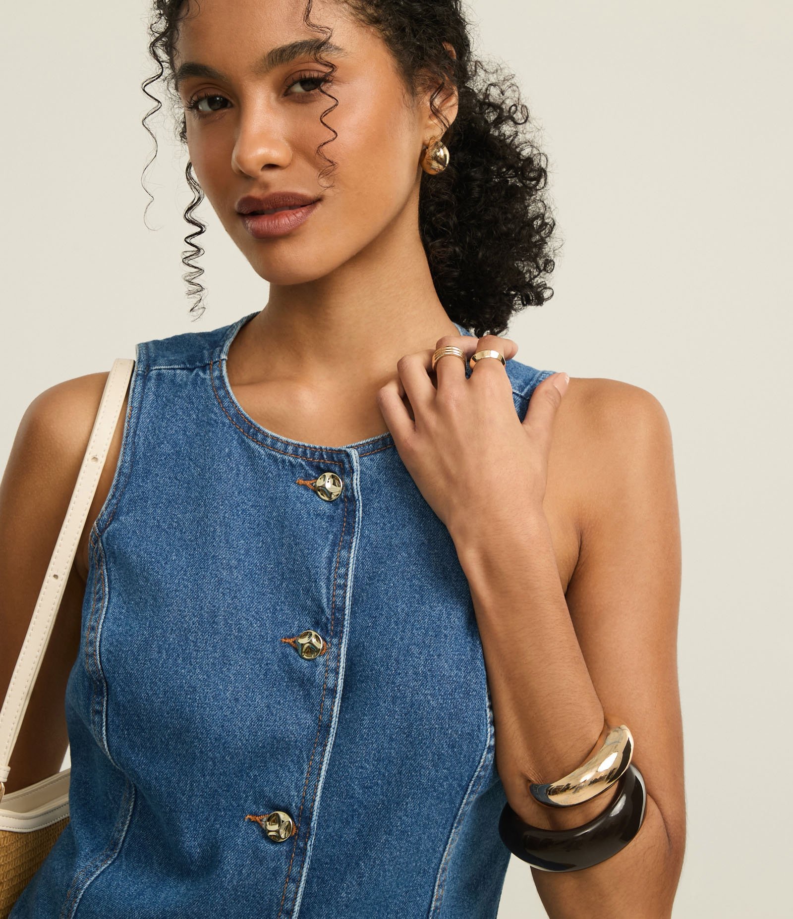 Colete Alongado em Jeans Cinturado com Botões Médio 4