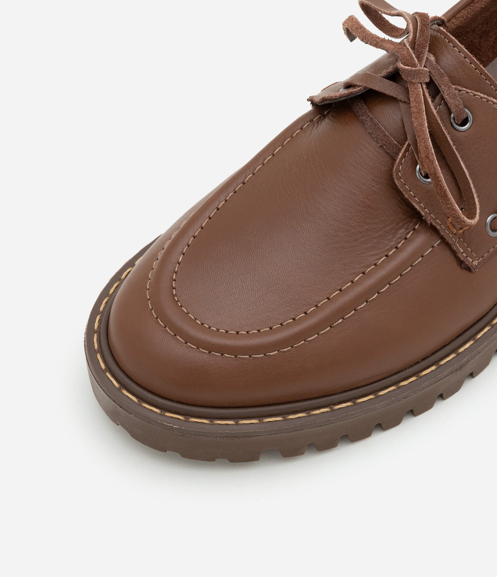 Sapato Dockside em Couro com Sola Tratorada e Detalhe de Ilhós Marrom 5