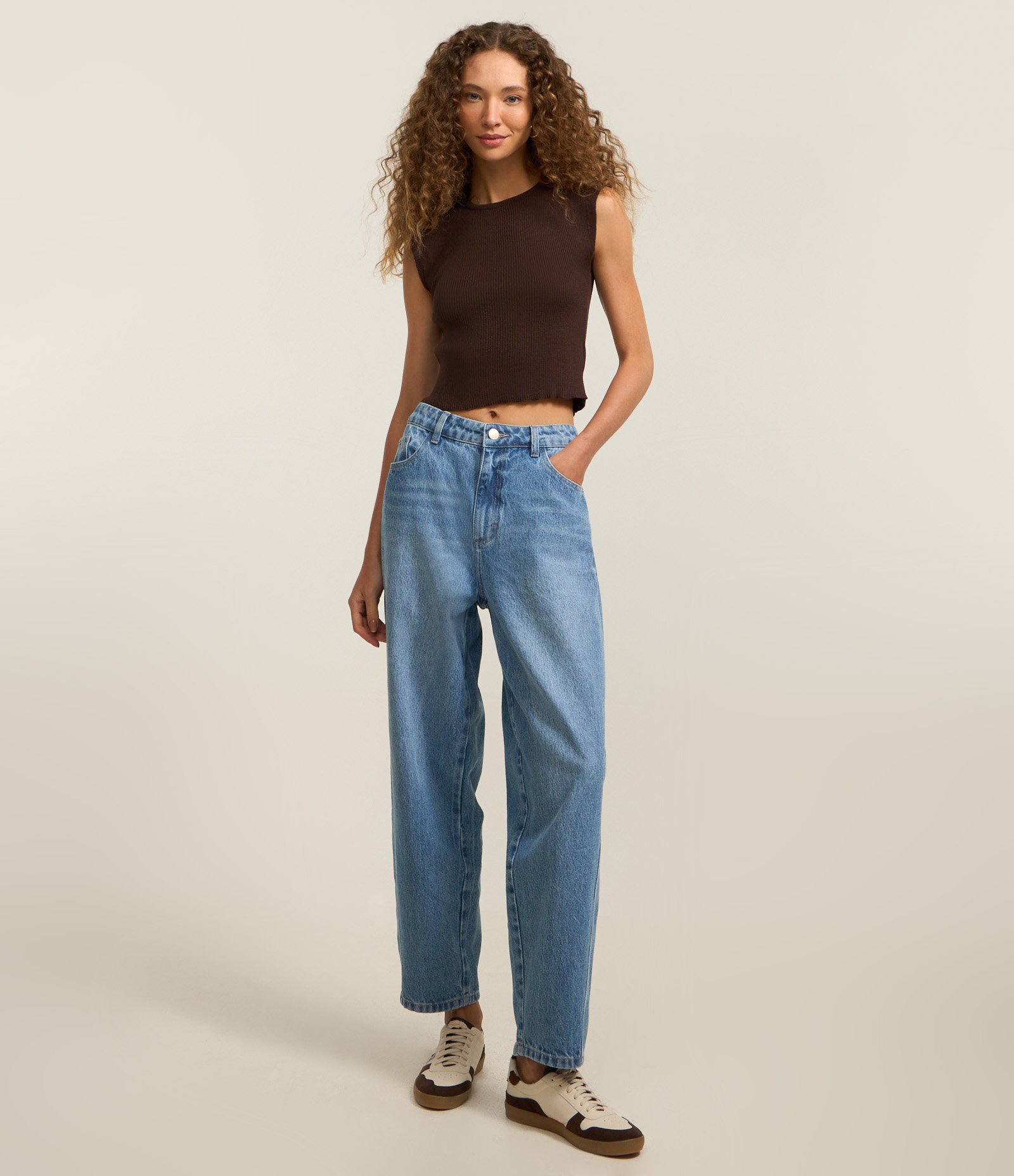 Blusa Curta e Canelada em Tricô com Ombro Alongado 2