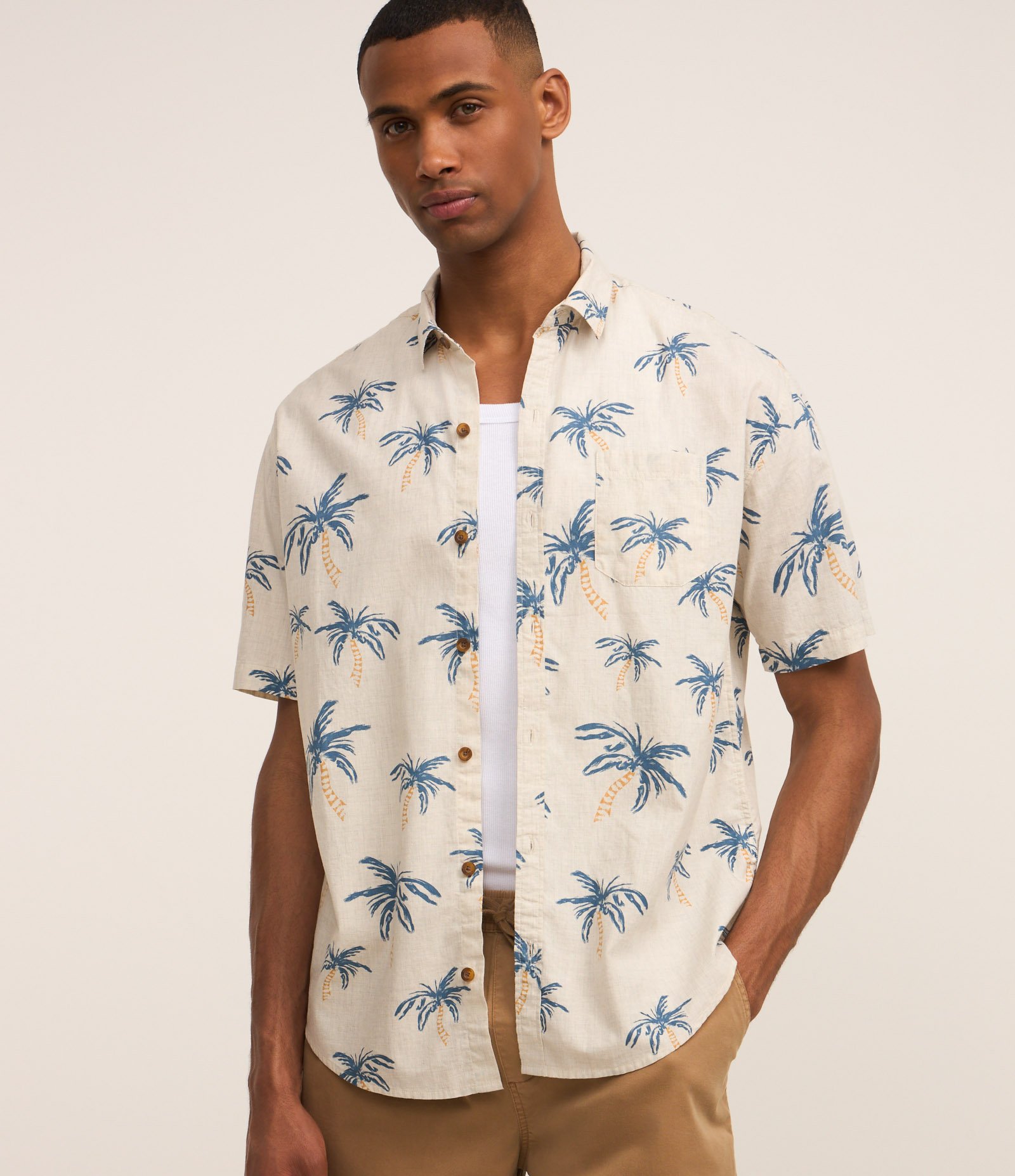 Camisa Relaxed com Estampa de Coqueiros e Bolso Off White 1
