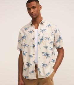 Camisa Relaxed com Estampa de Coqueiros e Bolso