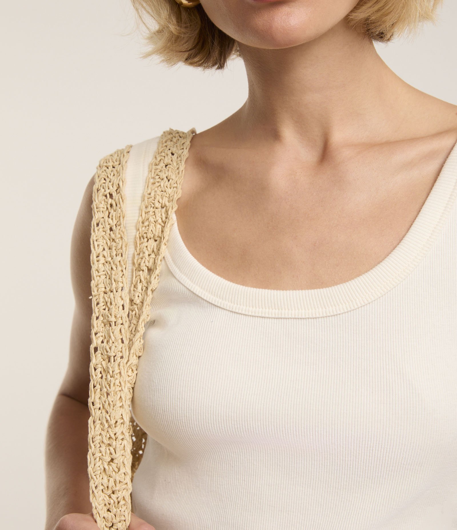 Blusa Regata em Ribana com Decote U Branco 3