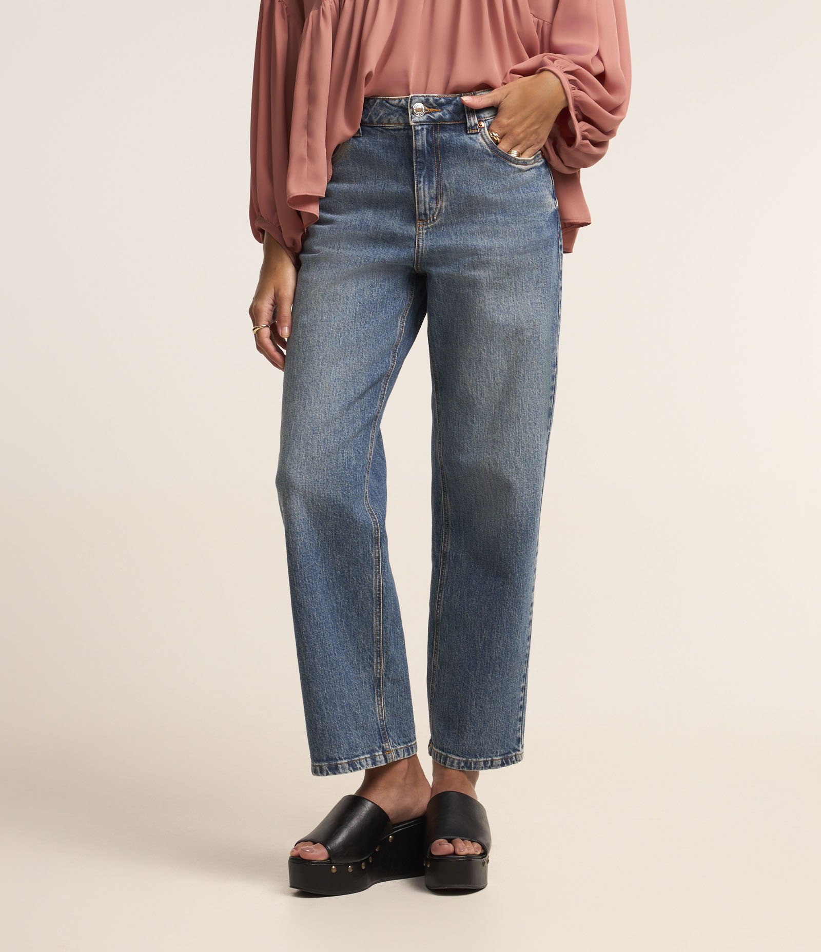 Calça Reta em Jeans com Lavagem Diferenciada Azul 3