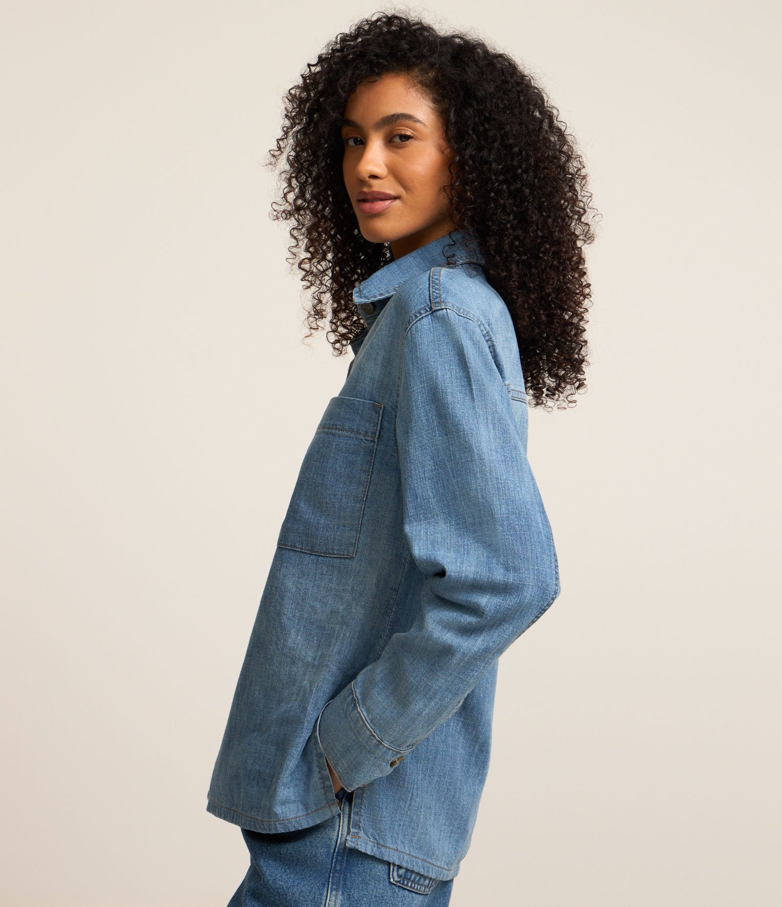 Camisa Alongada em Jeans com Fenda Lateral e Botões Frontais Azul 5