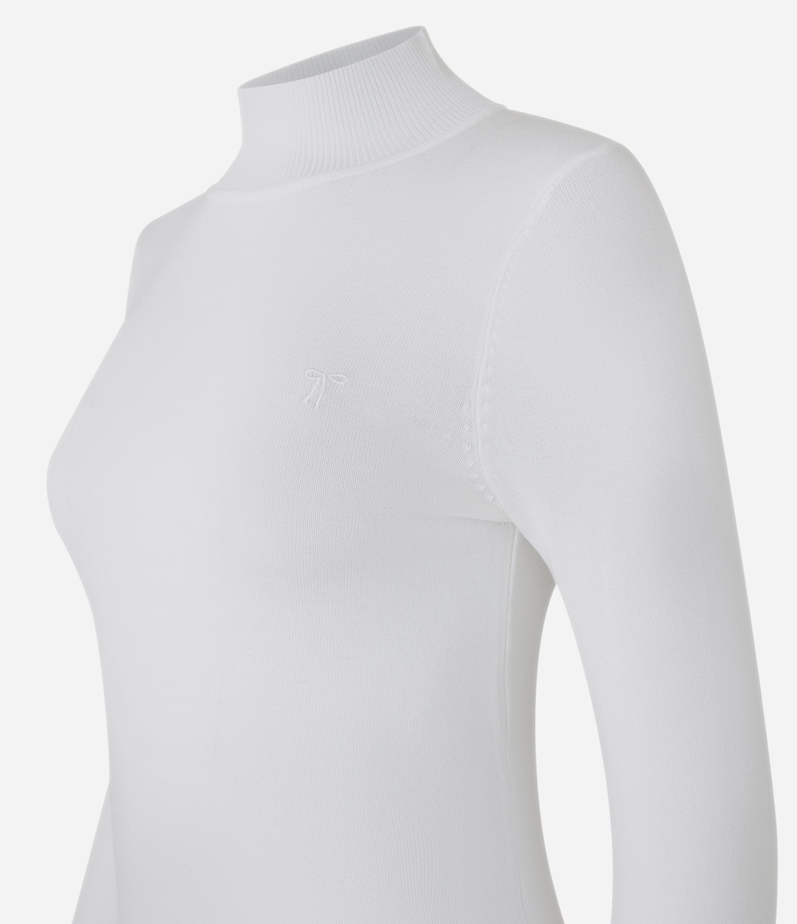 Blusa em Viscose com Gola Alta e Lacinho Bordado Branco 6