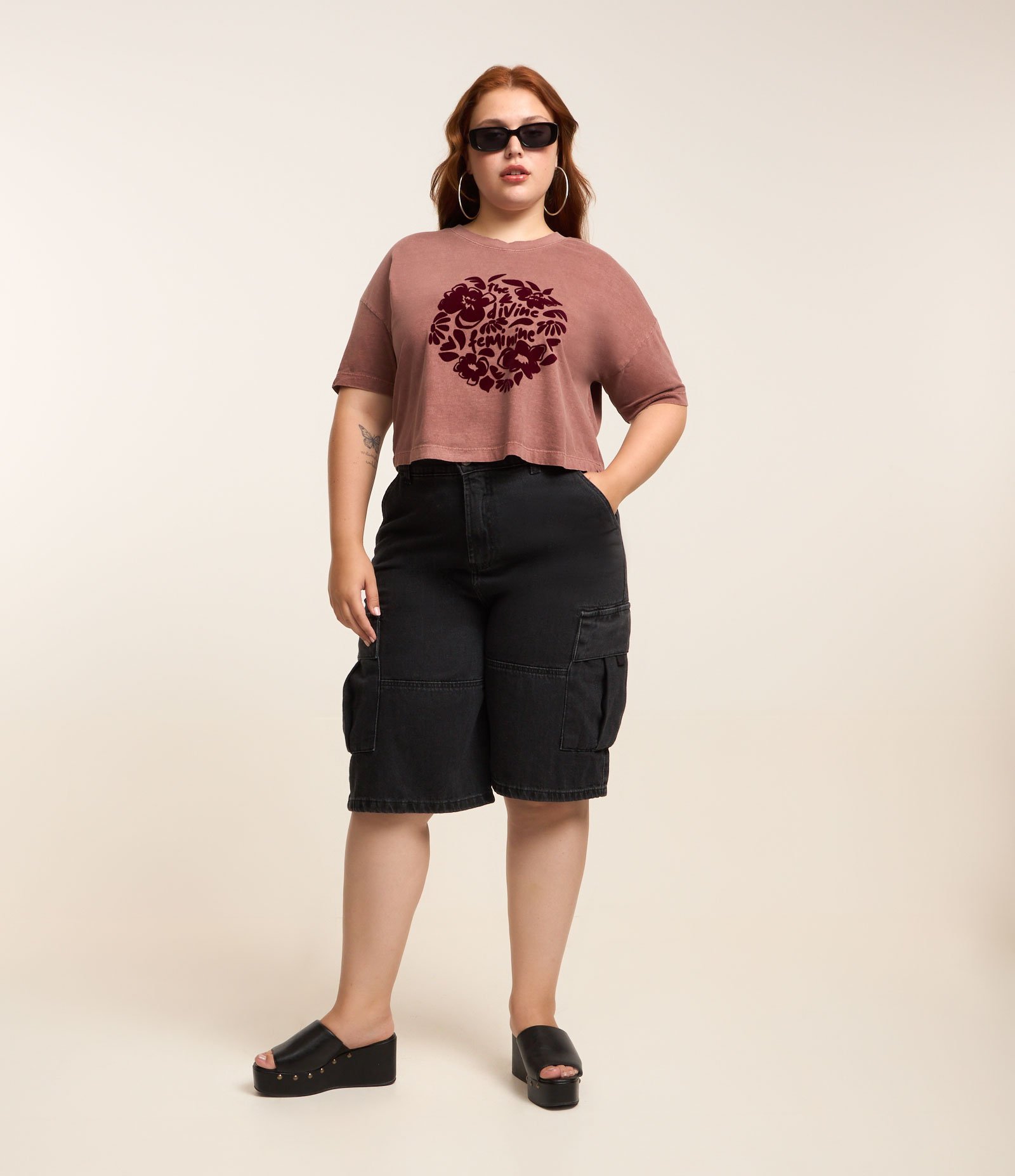 Camiseta Cropped com Estampa Flocada Curve & Plus Size Vermelho 2