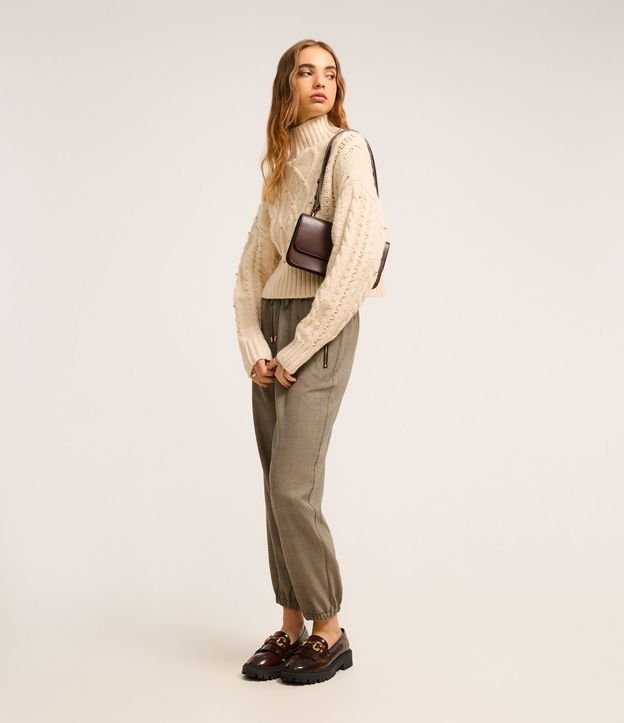 Suéter em Tricô com Mix de Pontos e Bolinhas Metalizadas