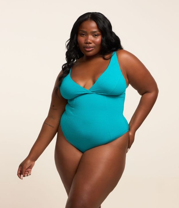 Maiô Texturizado com Decote V Transpassado Curve & Plus Size