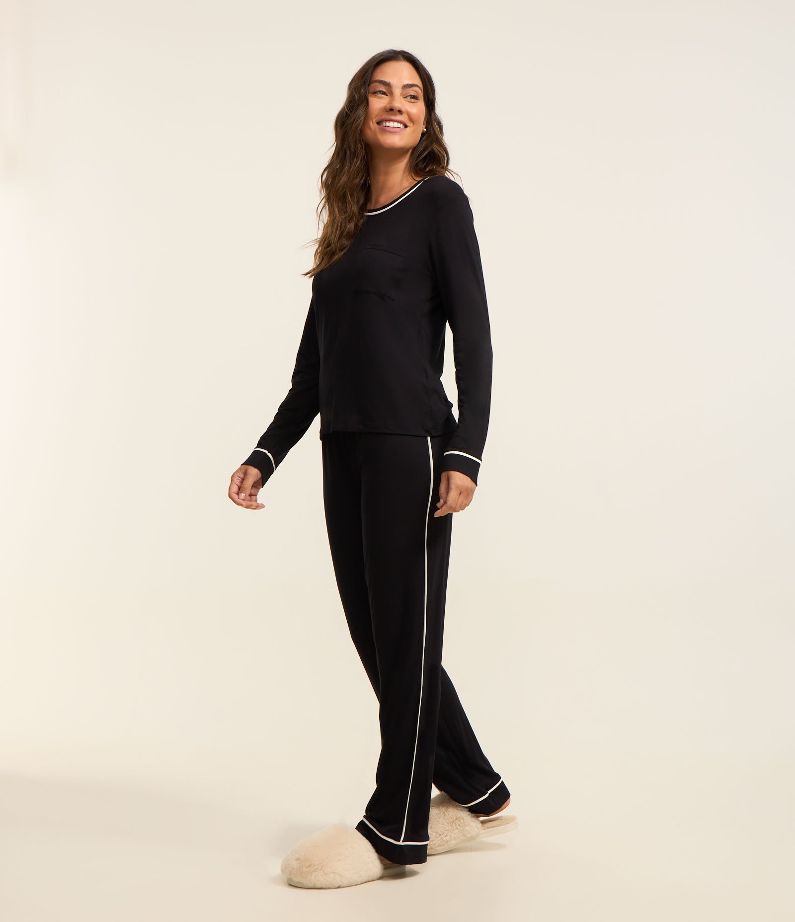 Pijama Longo em Viscose com Viés Contrastante Preto 1