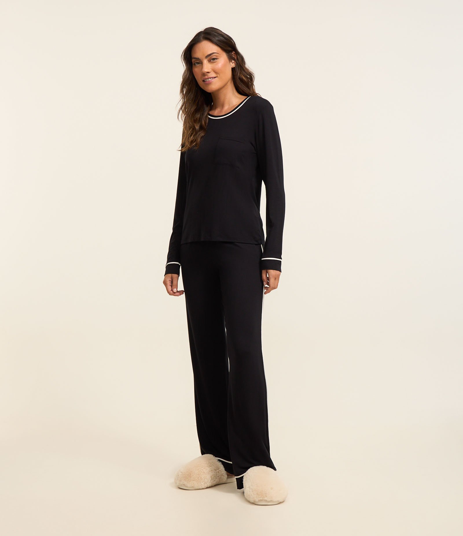 Pijama Longo em Viscose com Viés Contrastante Preto 2