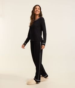 Pijama Longo em Viscose com Viés Contrastante