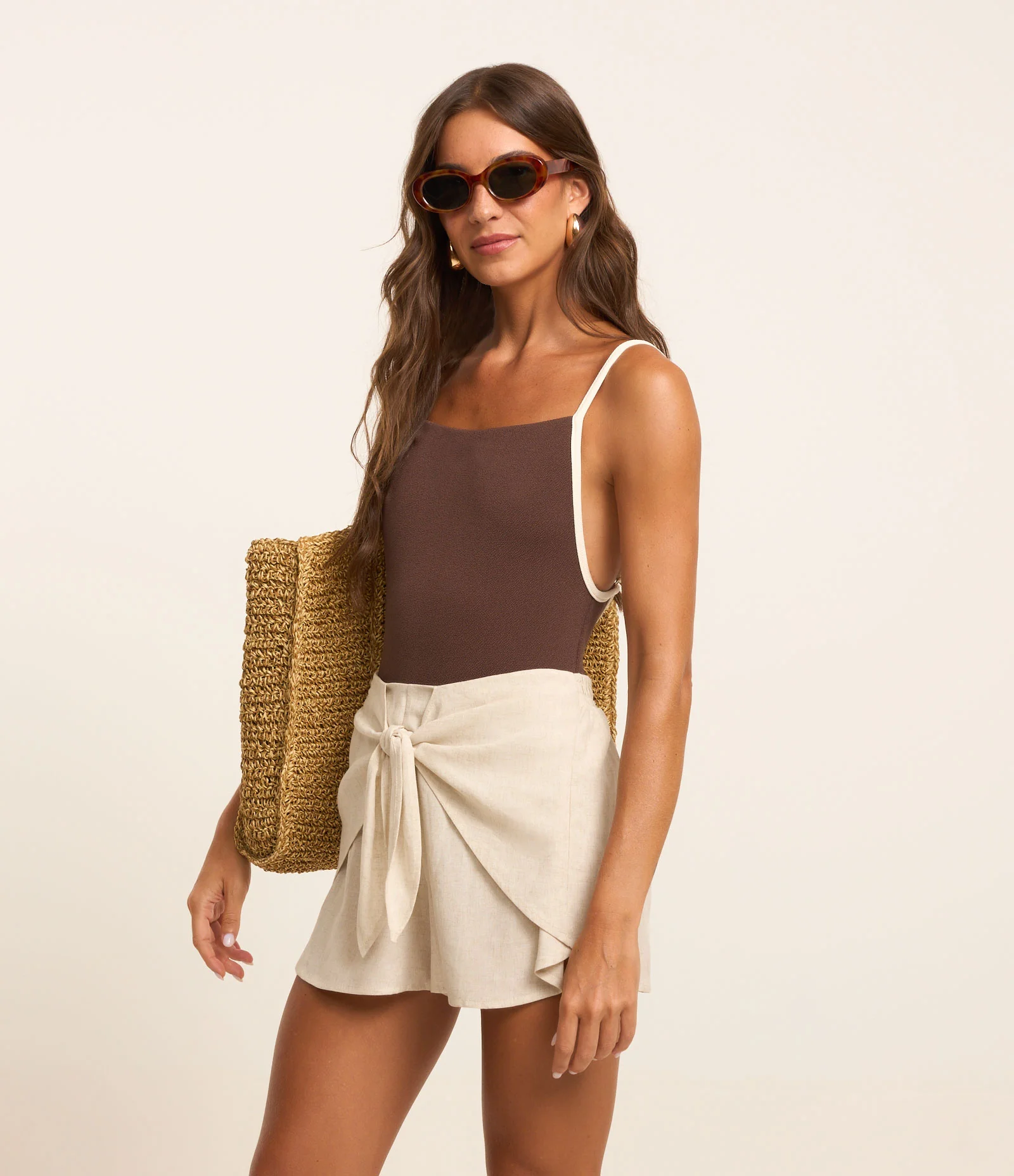 Saída de Praia Short em Linho com Amarração Frontal Branco 1