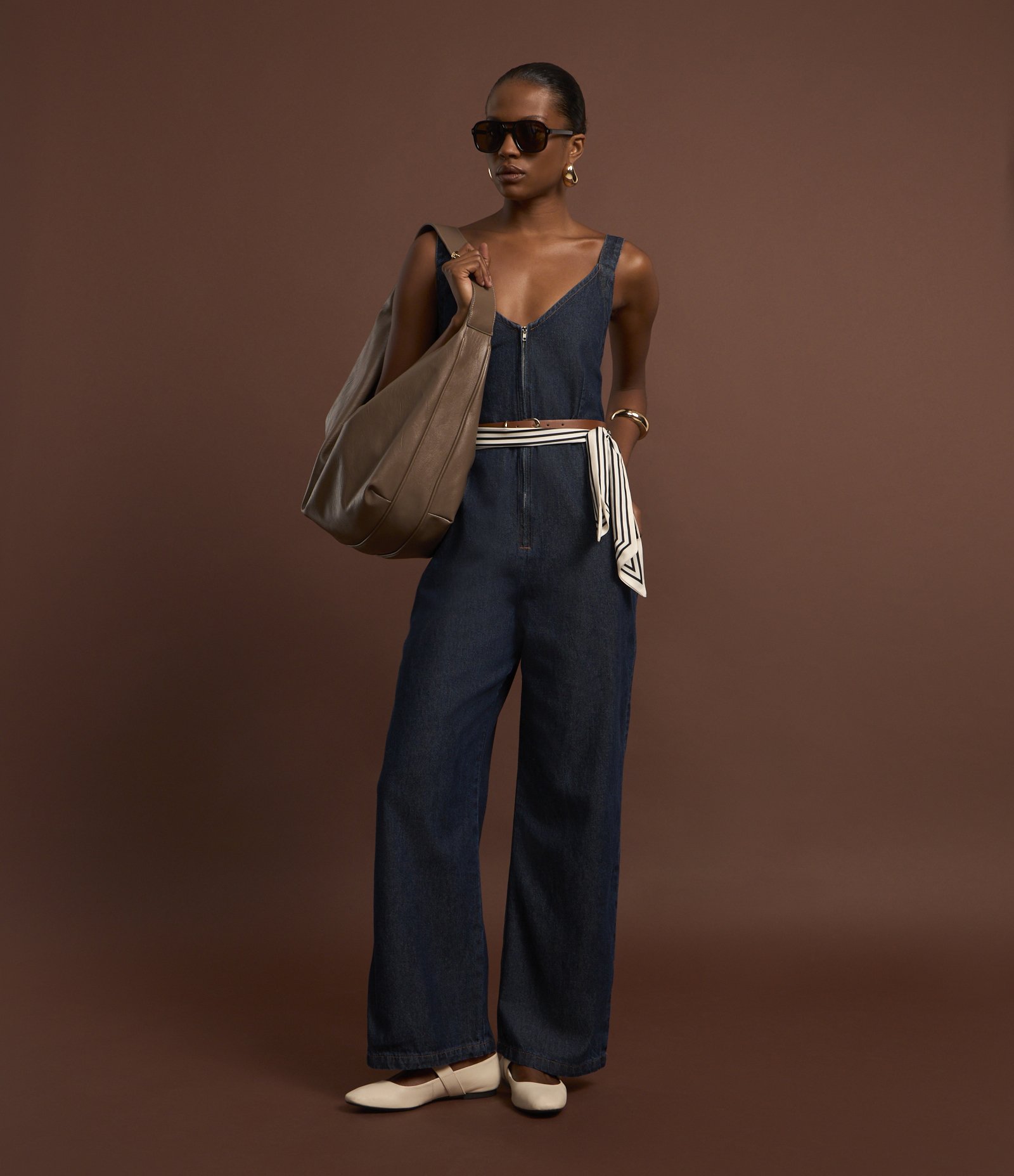 Macacão Jardineira Longo em Jeans com Decote em V Azul 7