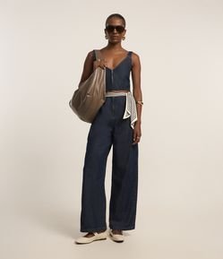 Macacão Jardineira Longo em Jeans com Decote em V