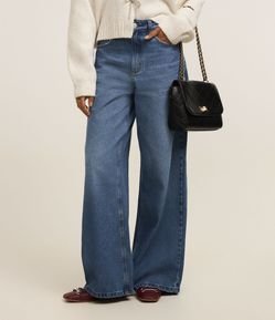 Calça Pantalona em Jeans com Cintura Alta