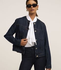 Jaqueta em Jeans com Detalhe de Costura Contrastante