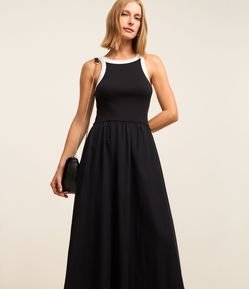 Vestido Evasê em Ribana com Detalhes Contrastantes