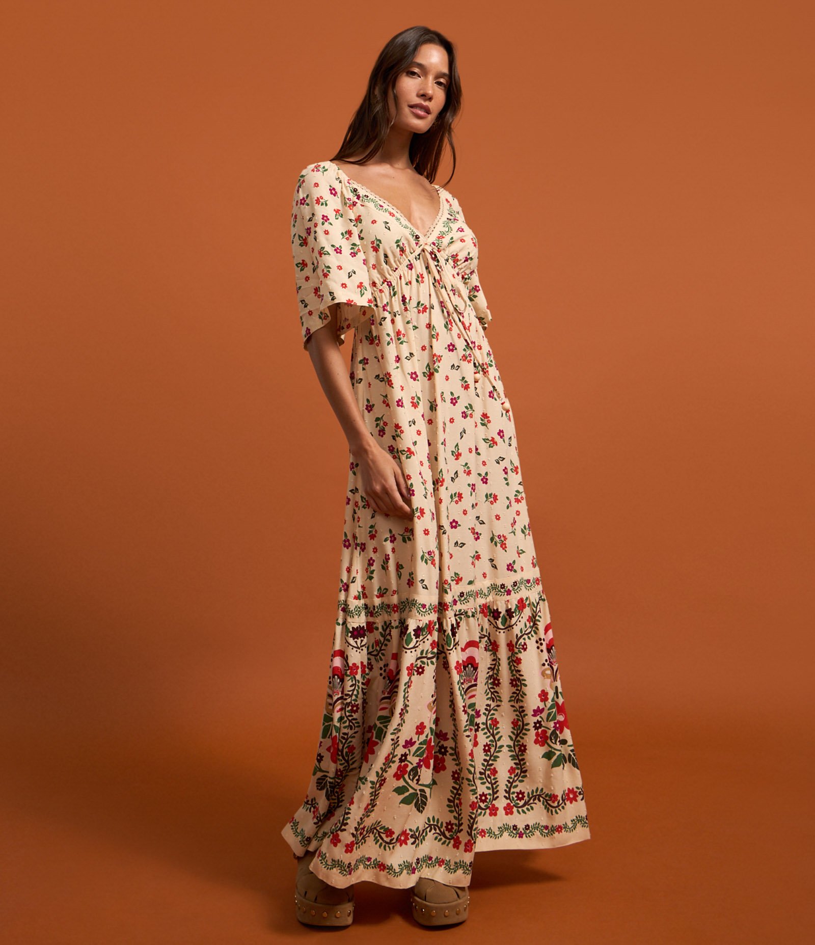 Vestido Long Midi em Chalis Decote em V com Picueta e Estampa Floral Rosa 5