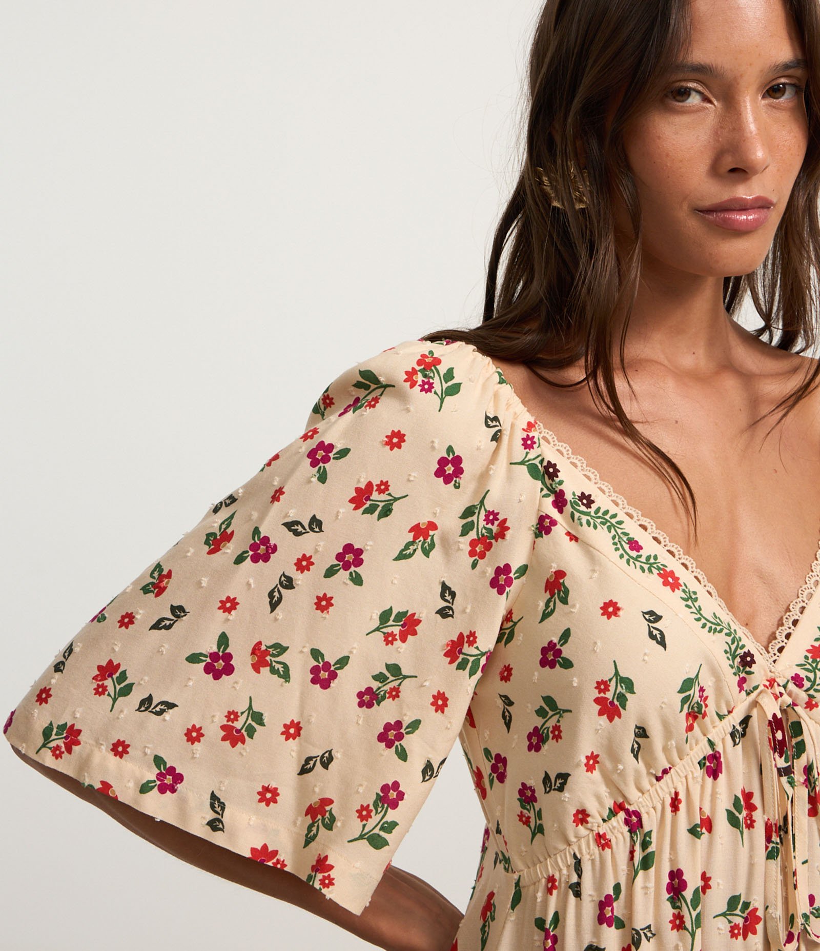 Vestido Long Midi em Chalis Decote em V com Picueta e Estampa Floral Rosa 3