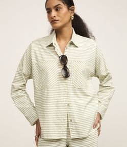 Camisa Alongada em Jeans com Listras Variadas e Bolsos
