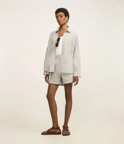 Short Runner em Sarja com Listras em Fio Tinto e Barra Dobrada