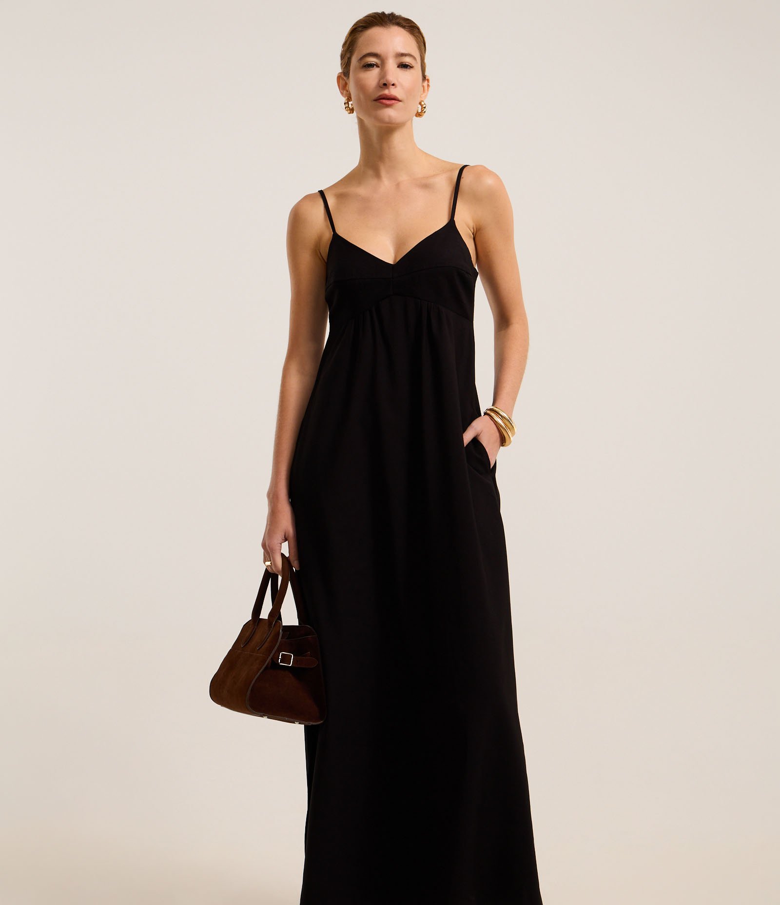 Vestido Evasê Longo em Crepe com Recorte no Busto Preto 2