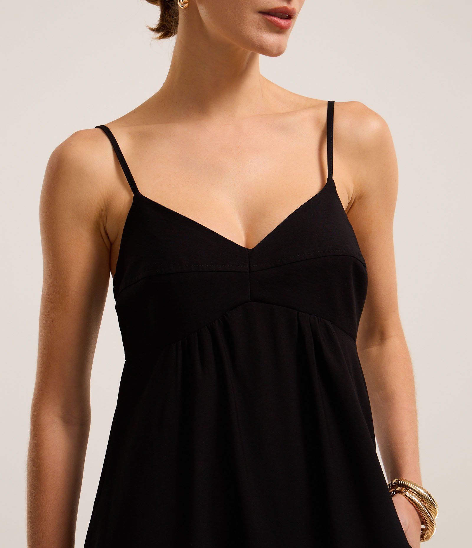 Vestido Evasê Longo em Crepe com Recorte no Busto Preto 3