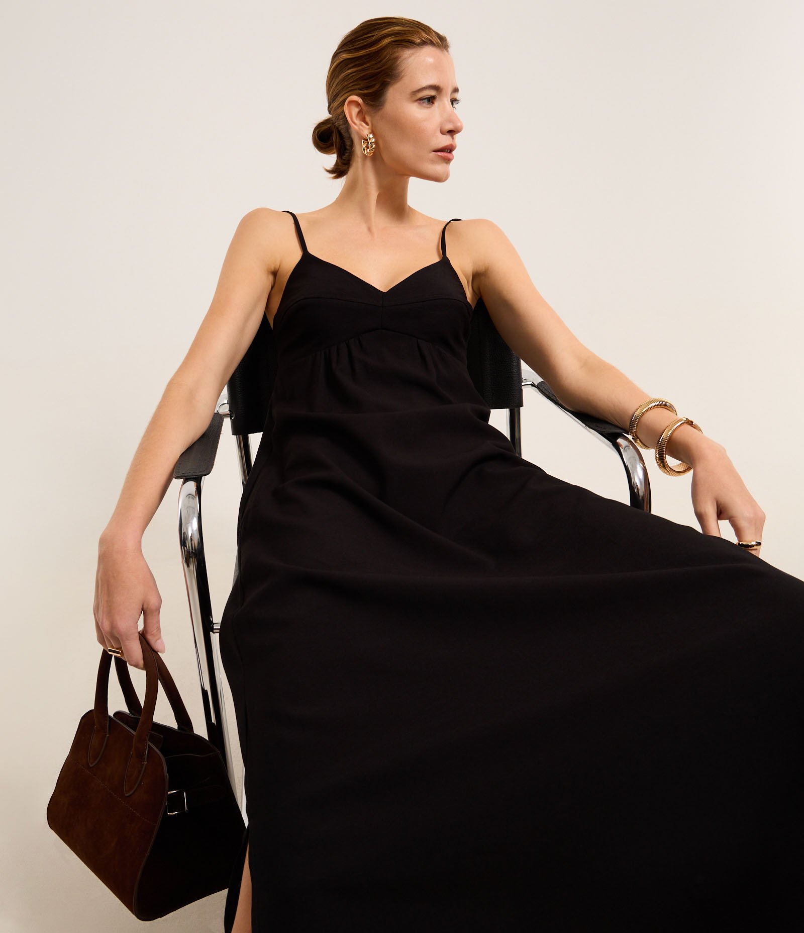 Vestido Evasê Longo em Crepe com Recorte no Busto Preto 6