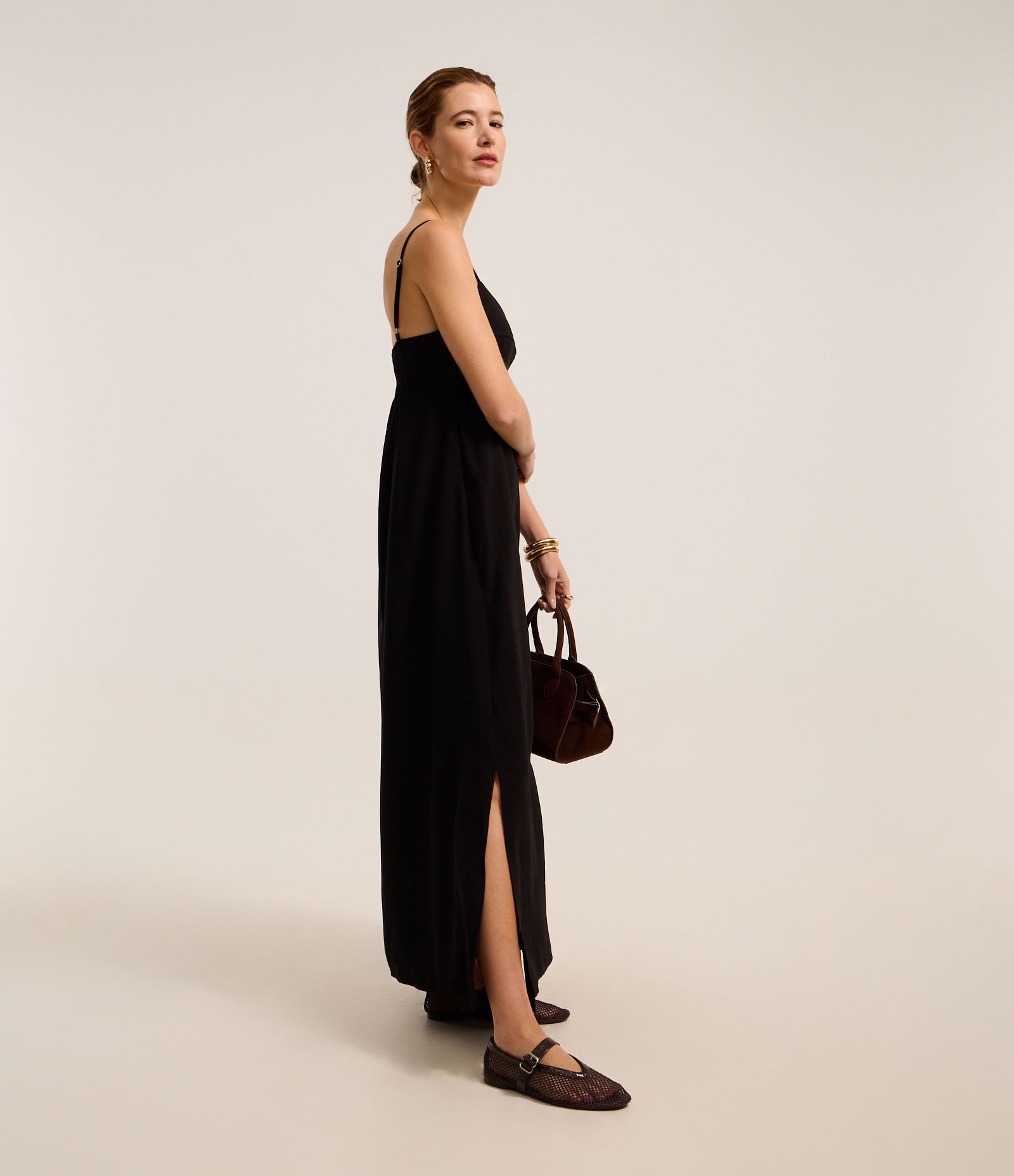 Vestido Evasê Longo em Crepe com Recorte no Busto Preto 7