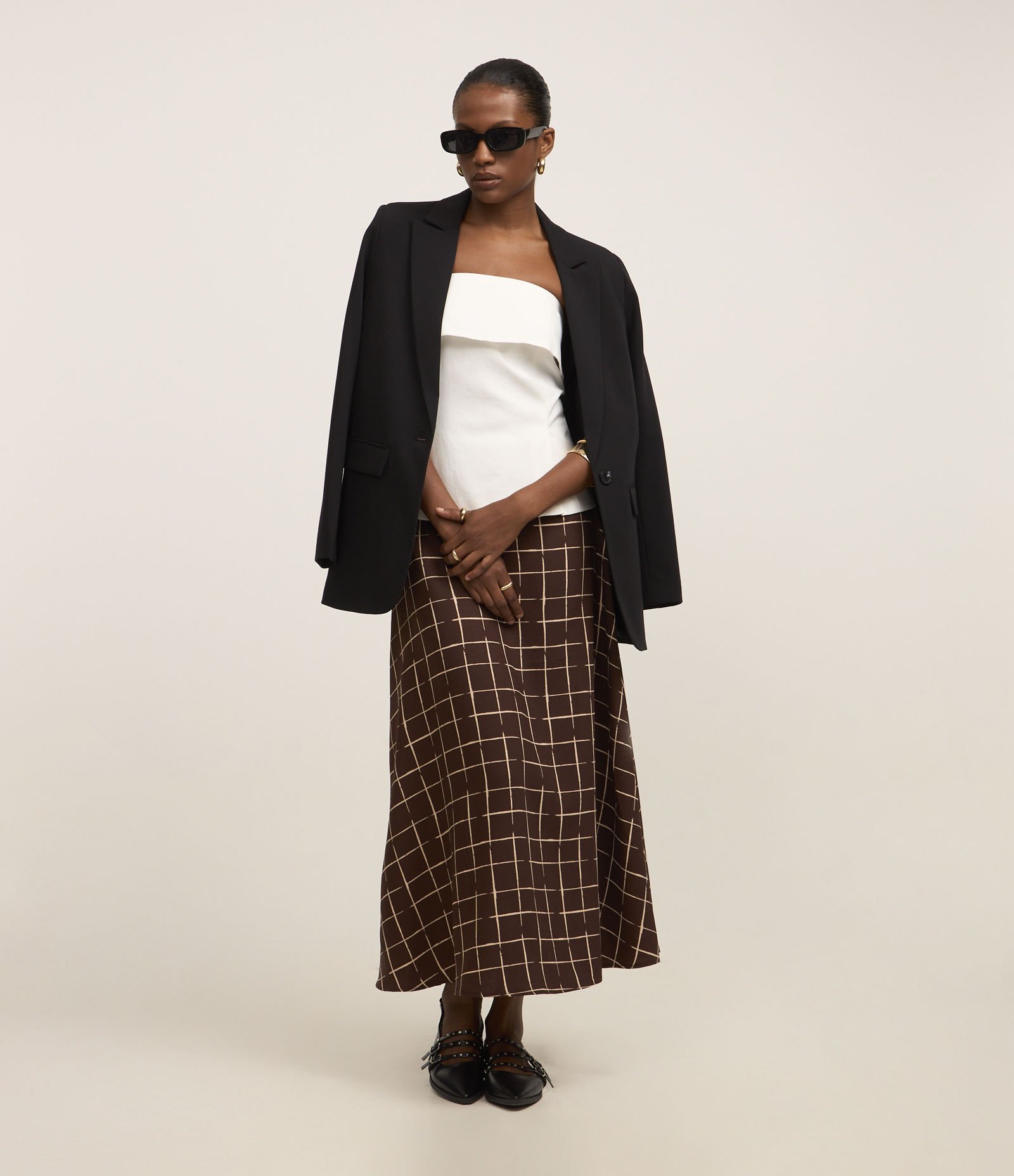 Saia Evasê Midi em Crepe com Estampa Xadrez Marrom 1