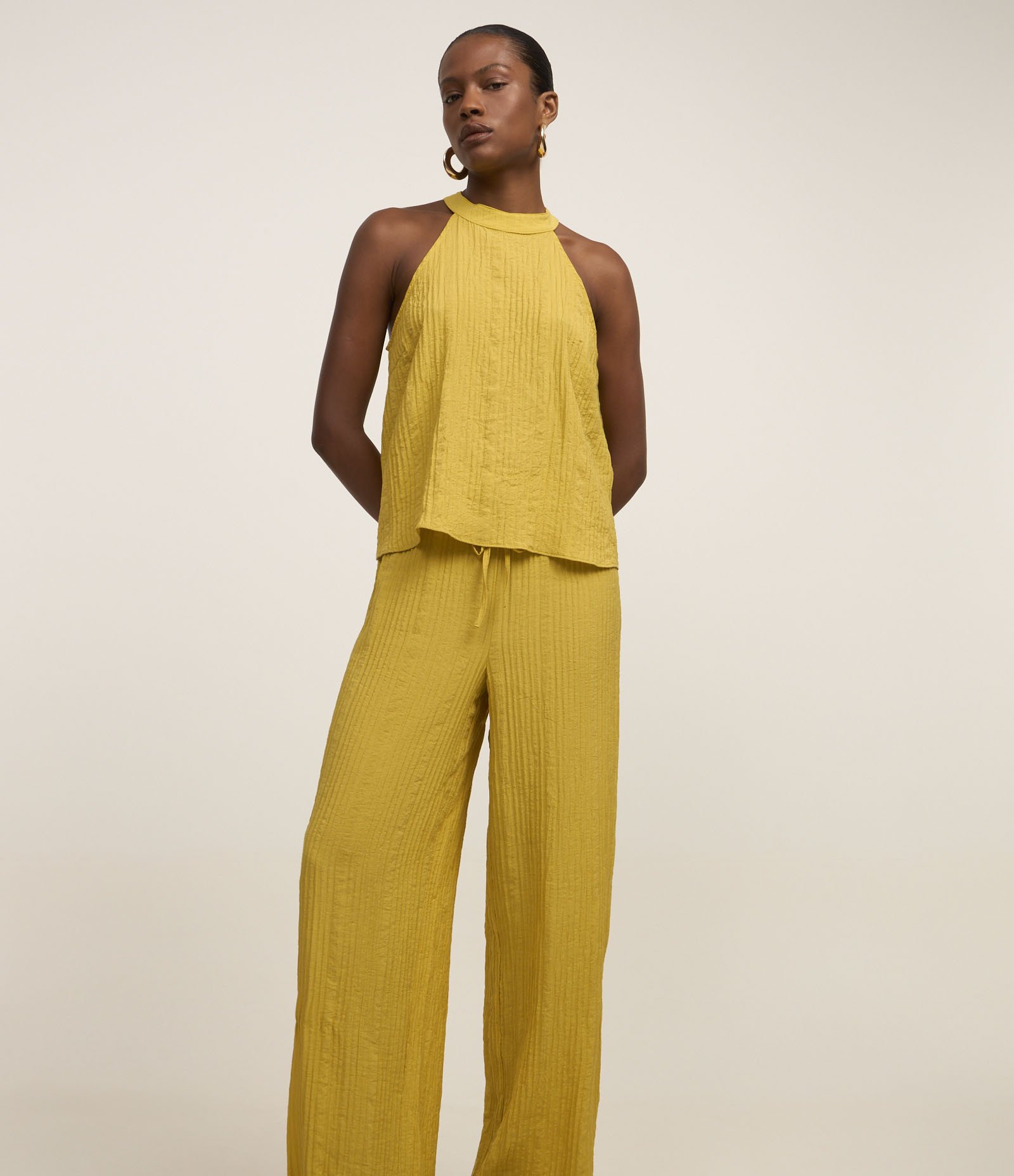 Calça Pantalona Texturizada com Cós Elástico e Amarração Verde 2