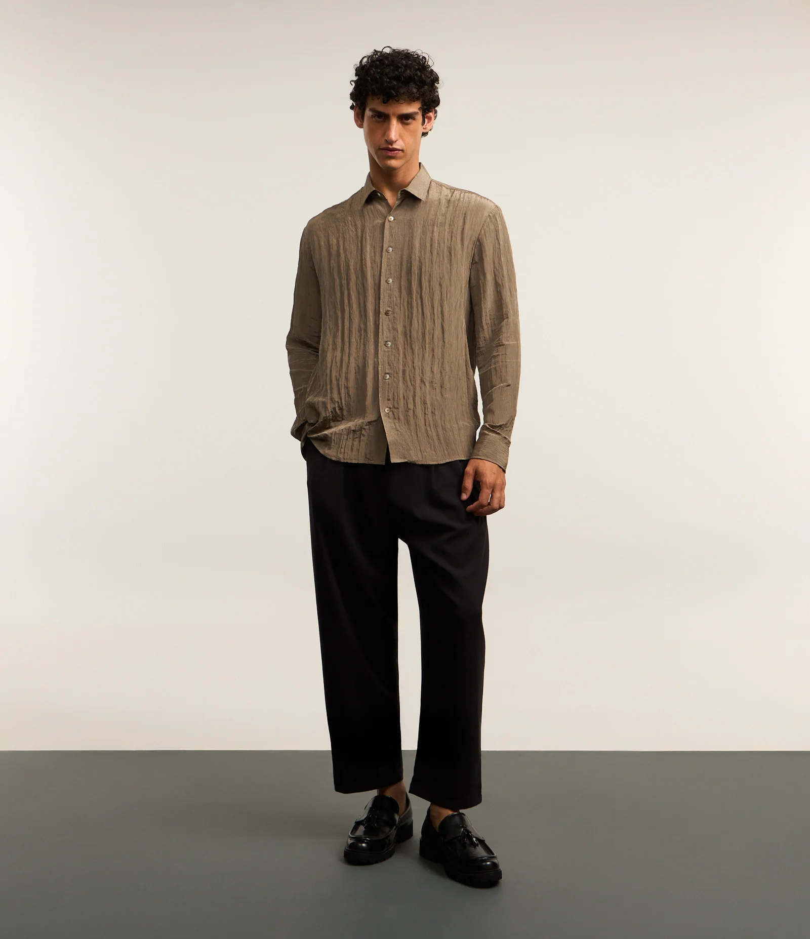 Camisa Acetinada com Efeito Amassado Verde 2