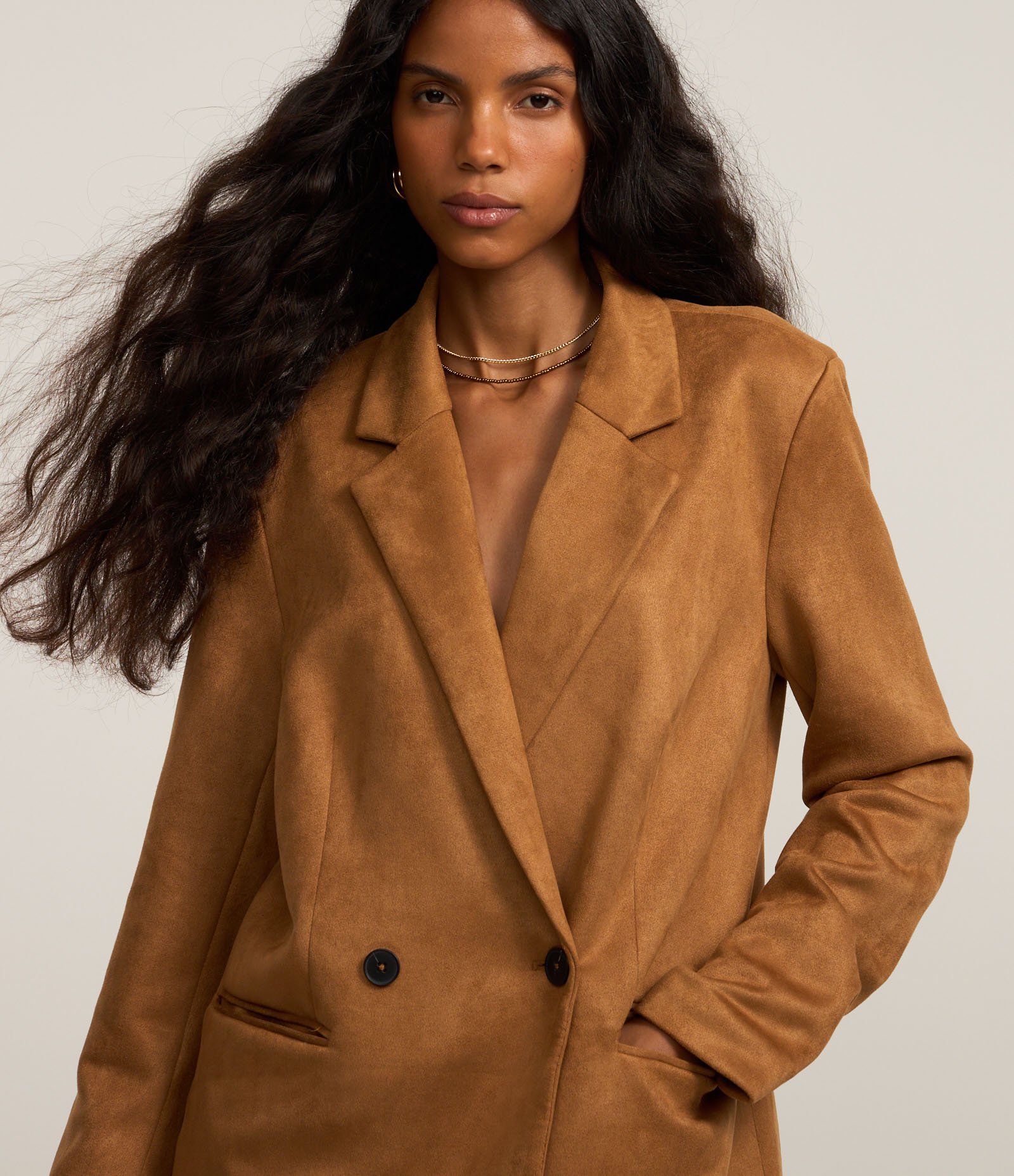 Blazer Alongado em Suedine com Bolsos e Botões Marrom 5