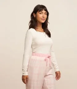 Blusa Pijama Canelada com Botões na Gola Redonda