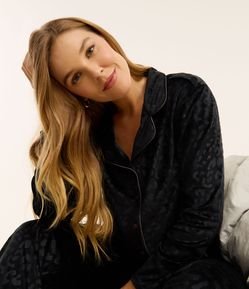 Pijama Americano Longo em Plush Texturizado Animal Print