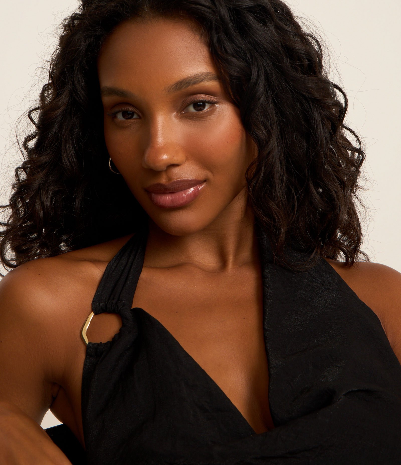 Vestido New Midi Frente Única em Cetim com Alça Assimétrica Preto 4