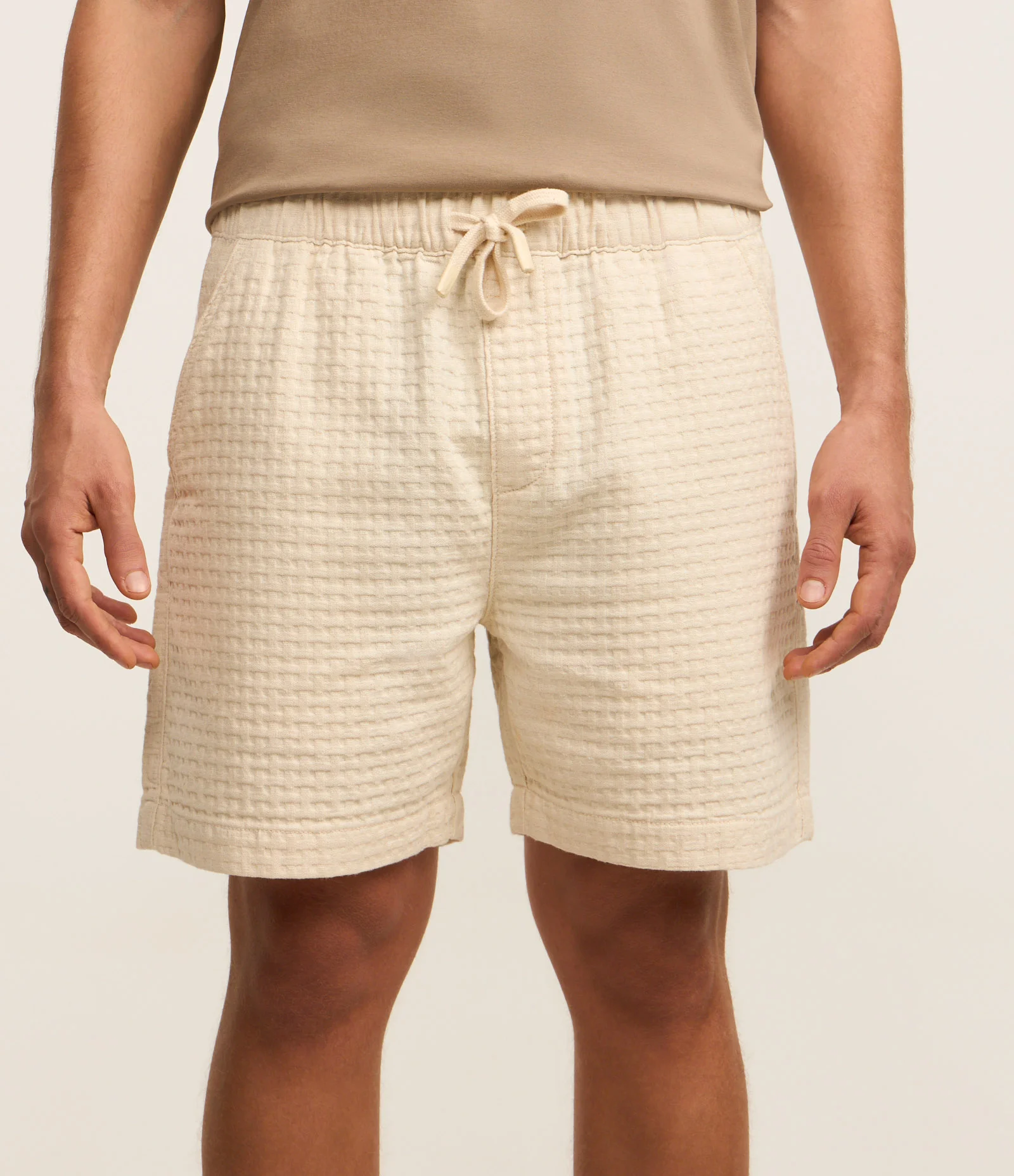 Bermuda com Textura Quadriculada Bege 2