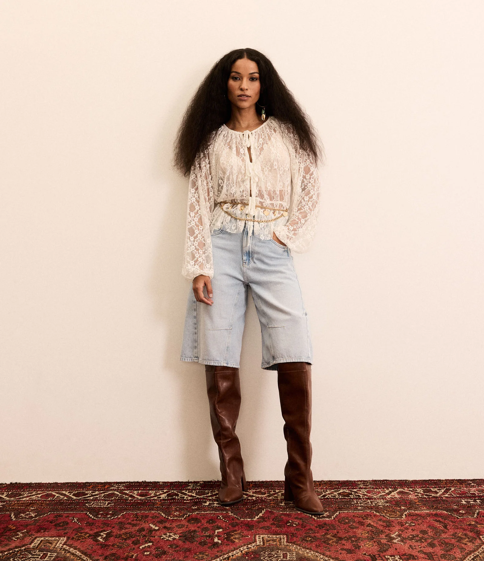 Blusa Bata em Renda com Amarração Frontal Branco 2