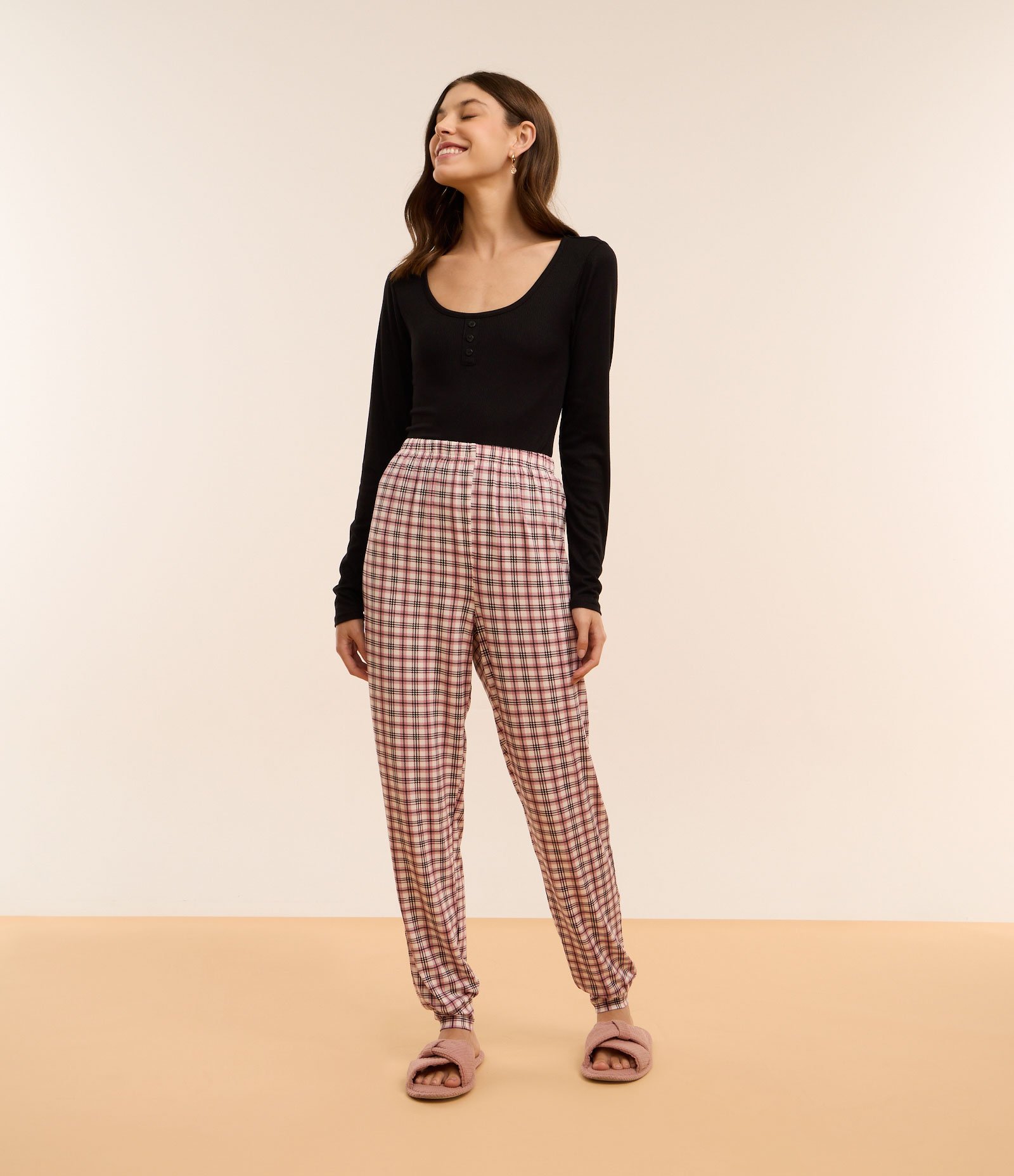 Pijama Longo em Ribana com Calça Xadrez Multicores 1