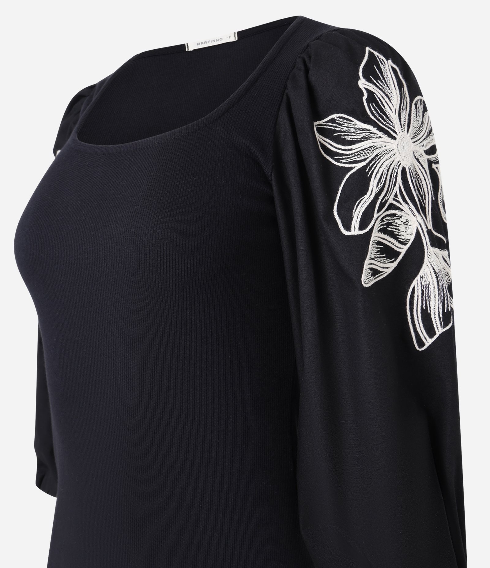 Blusa em Ribana com Bordado Floral Preto 2