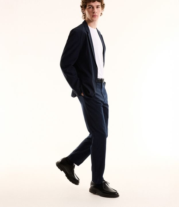 Calça Slim em Performance com Textura