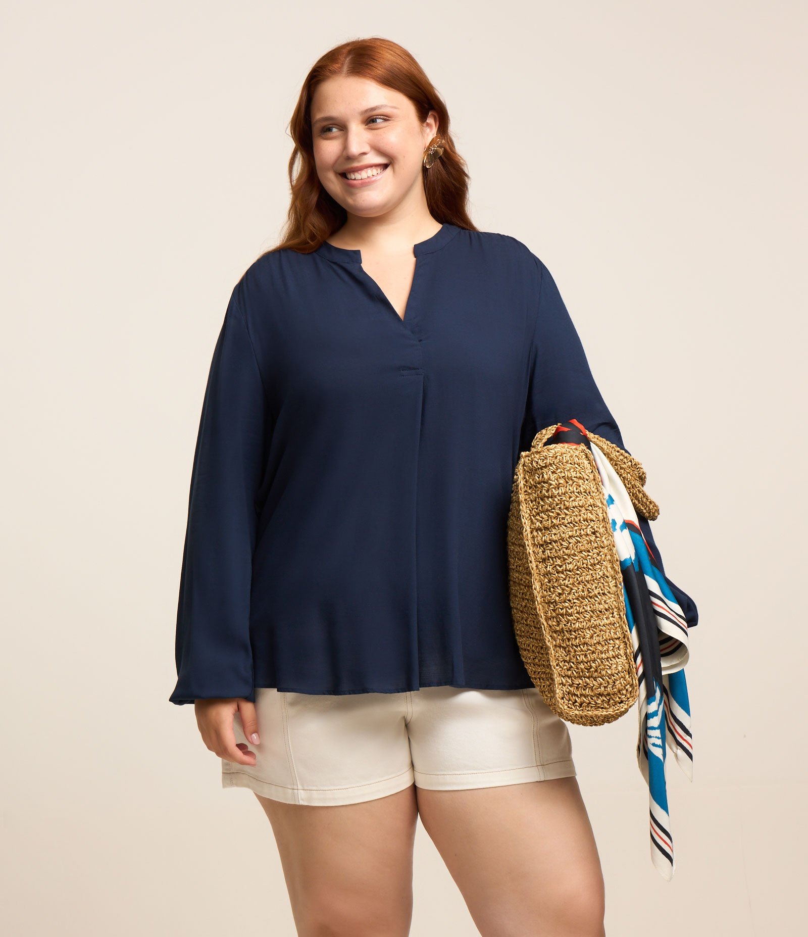 Camisa em Chalis com Elástico no Punho Curve & Plus Size Azul Escuro 1