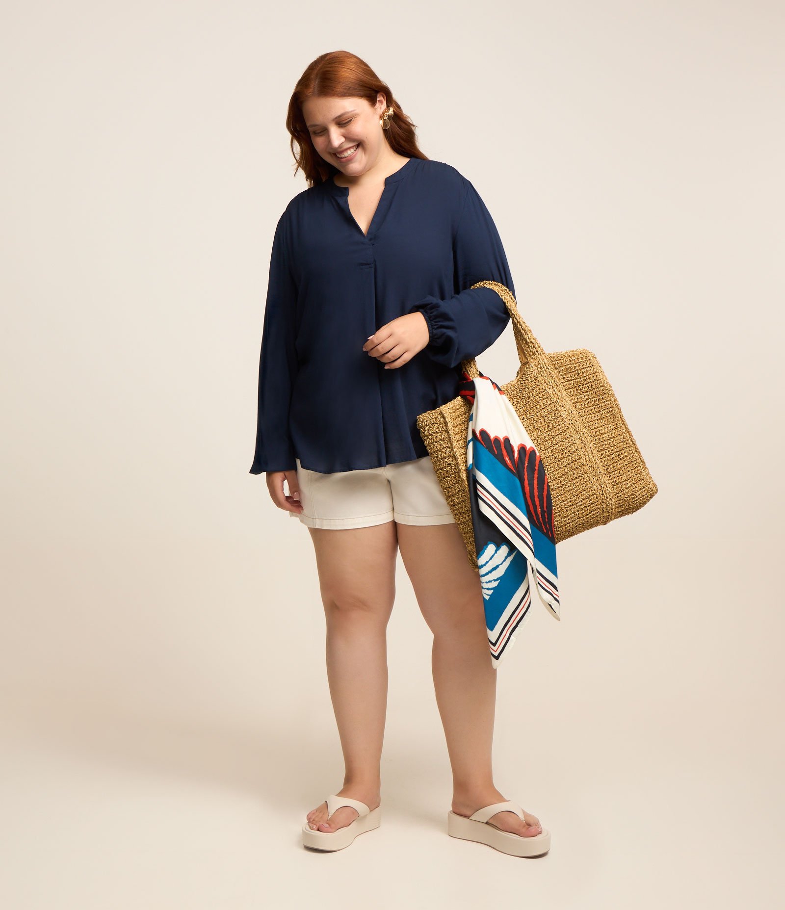 Camisa em Chalis com Elástico no Punho Curve & Plus Size Azul Escuro 2