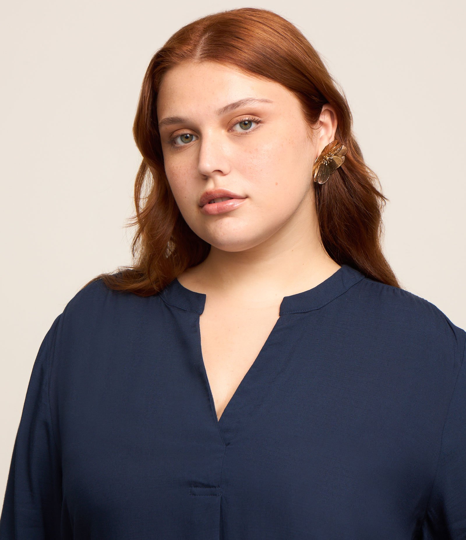 Camisa em Chalis com Elástico no Punho Curve & Plus Size Azul Escuro 3
