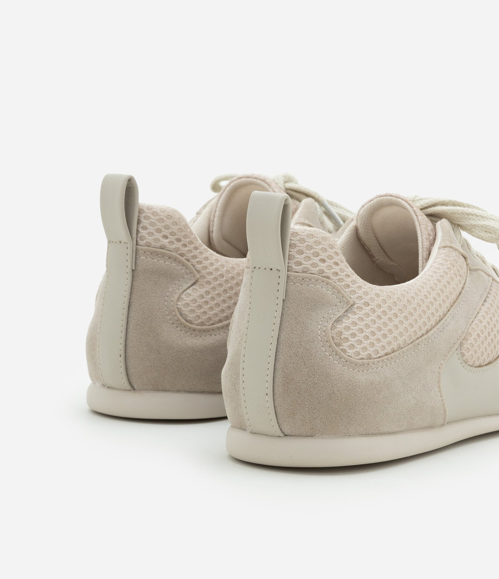 Tênis Chuteira em PU com Sola Flat e Detalhes em Mesh Off White 5