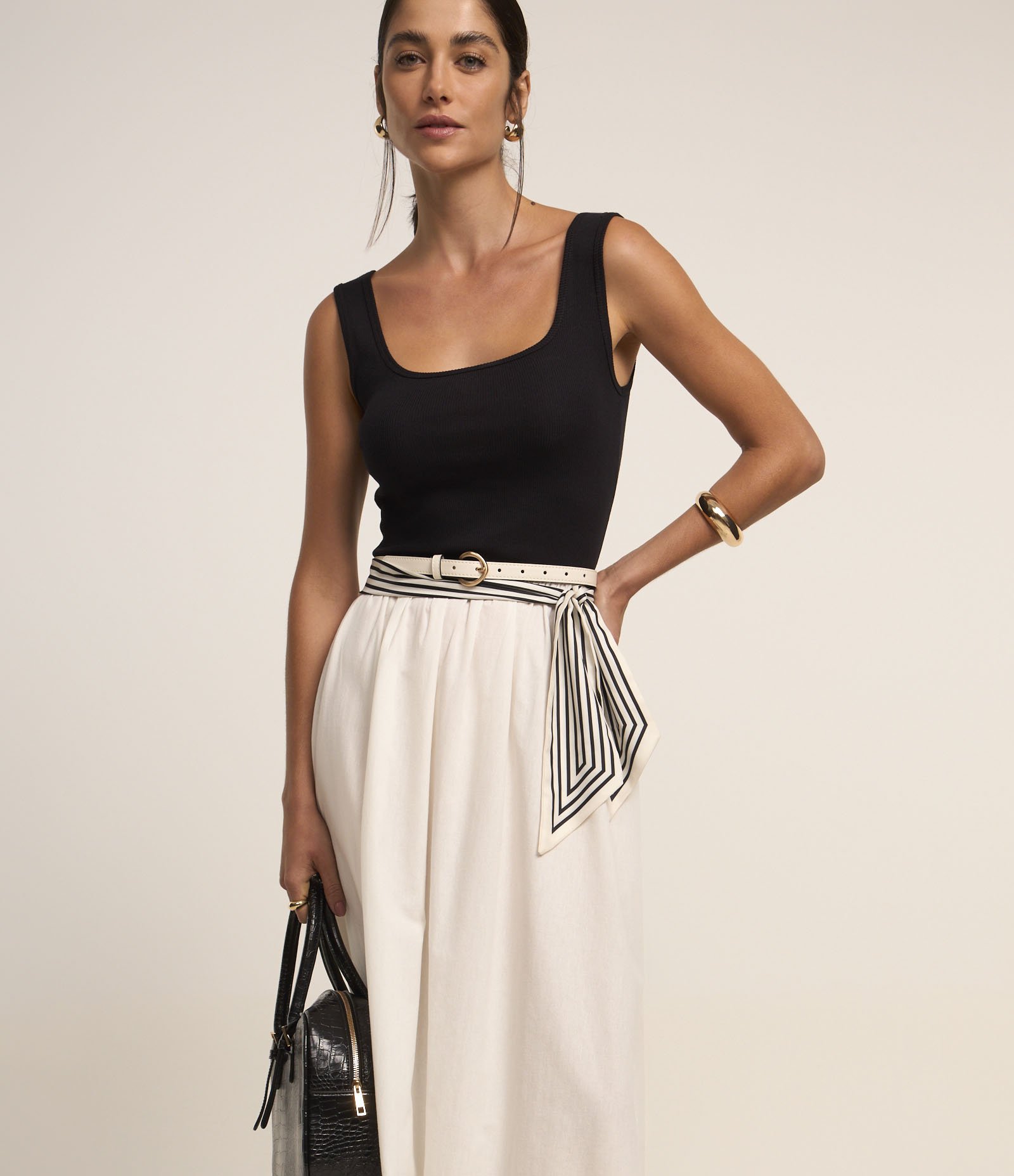 Vestido sem Manga em Tricoline com Bloco de Cor Preto/Branco 1