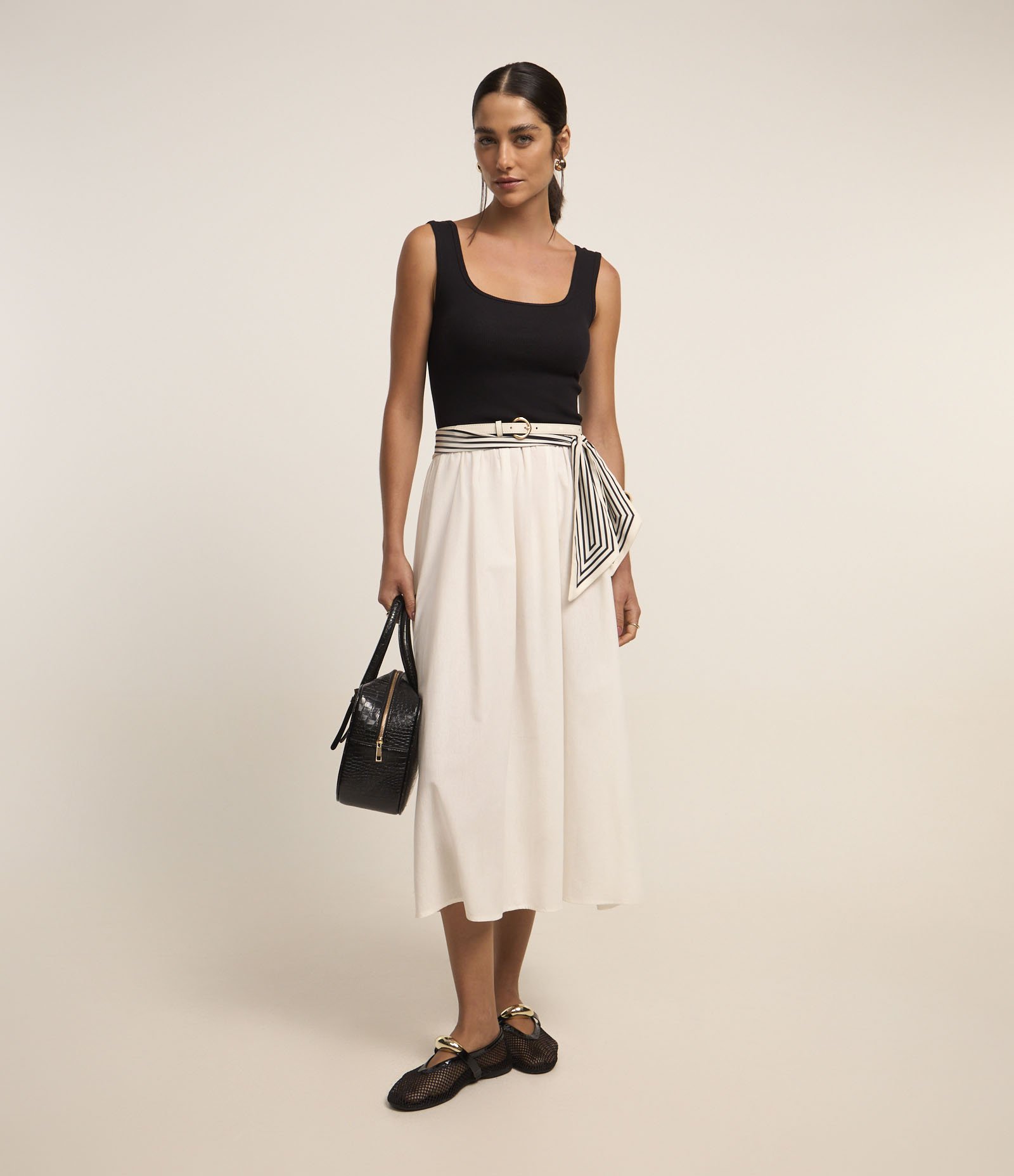 Vestido sem Manga em Tricoline com Bloco de Cor Preto/Branco 2