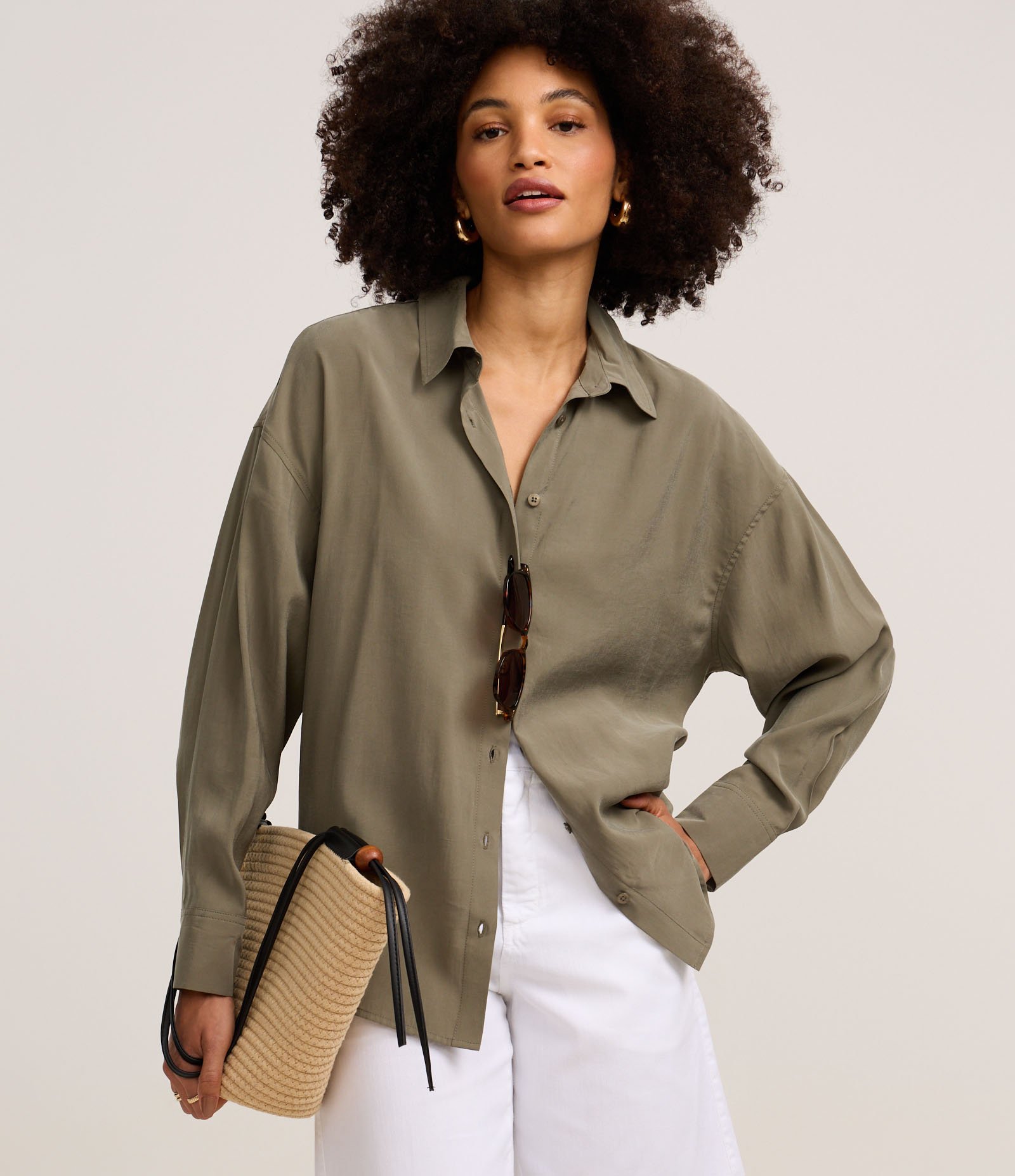 Camisa Ampla em Cupro com Abotoamento Verde 1