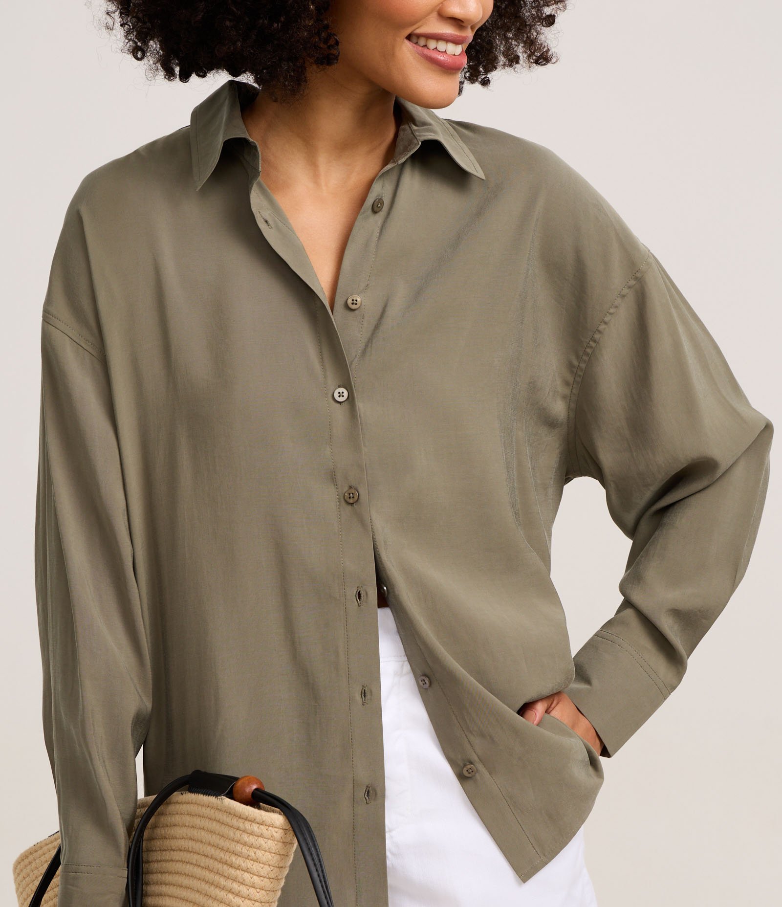 Camisa Ampla em Cupro com Abotoamento Verde 4