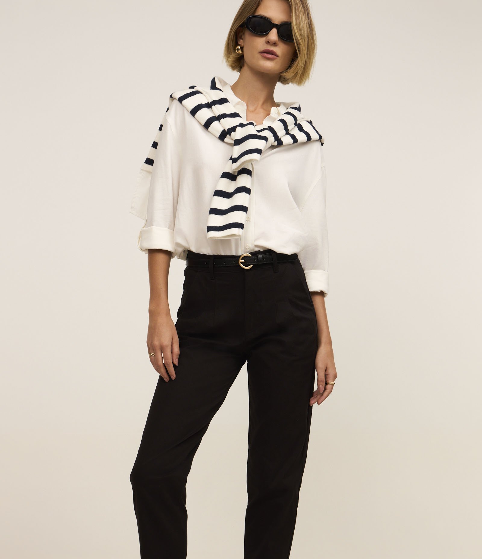Calça Mom Jeans com Pregas Preto 2